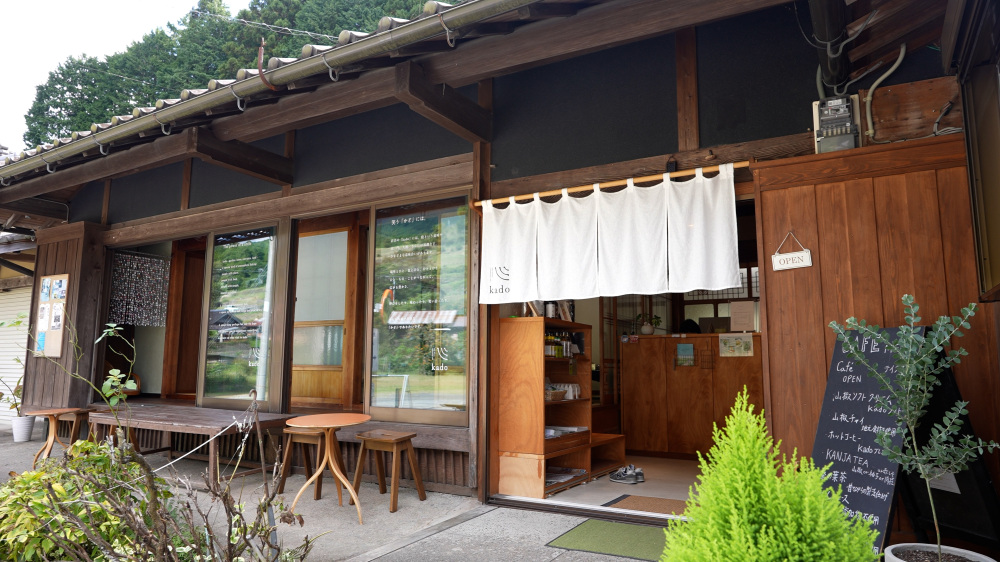 ソフトクリームに山椒！？古民家カフェで味わう名産品「ぶどう山椒」スイーツ