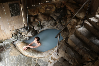 世界で唯一の入浴できる世界遺産。熊野詣の歴史を今に伝える「湯の峰温泉 つぼ湯」