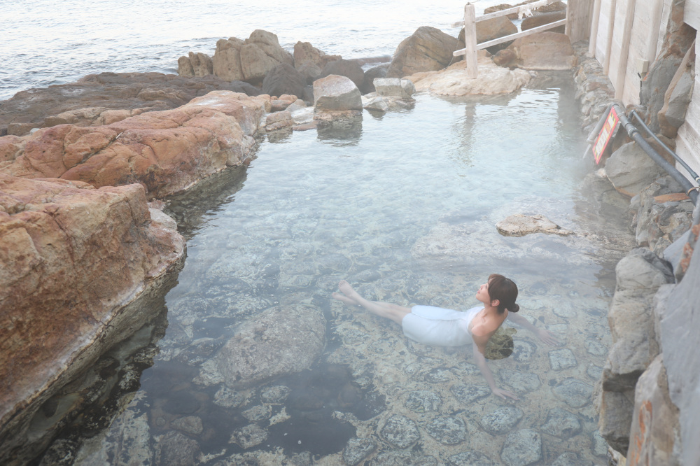 太平洋を望む露天風呂と海鮮グルメで満たされる旅「白浜温泉 崎の湯」