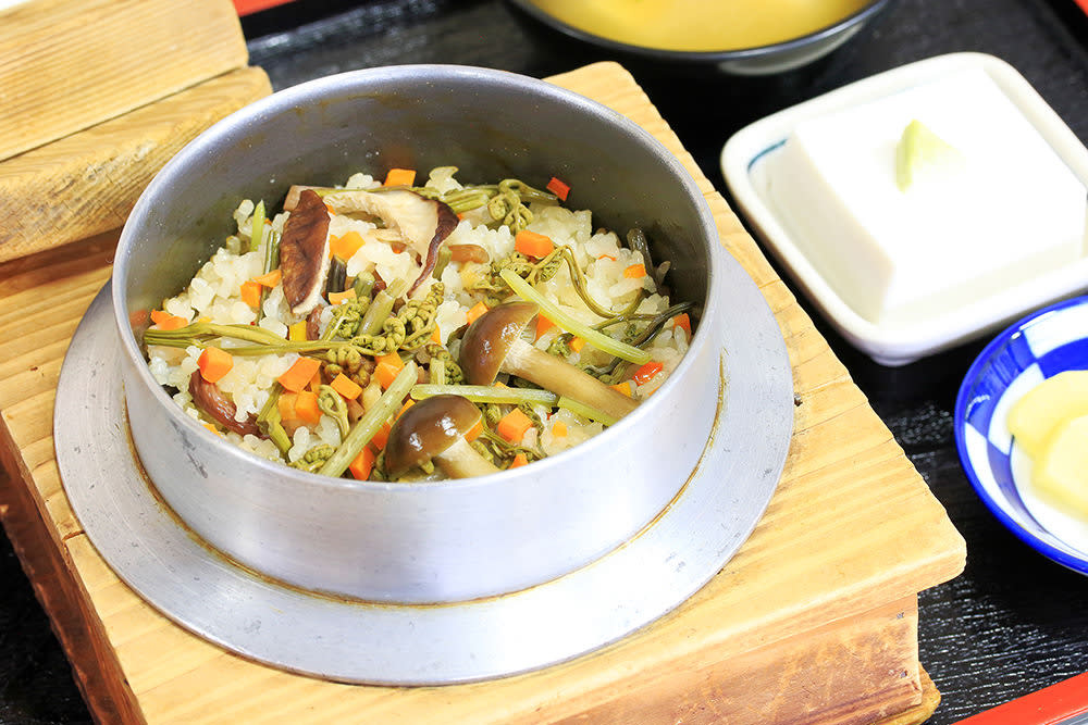 山菜釜めし