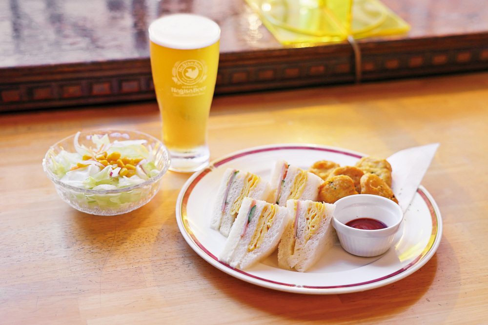 和歌山市内の「喫茶&ビアホールPINE(パイン)」で
ナギサビールのドラフトビアモーニングを