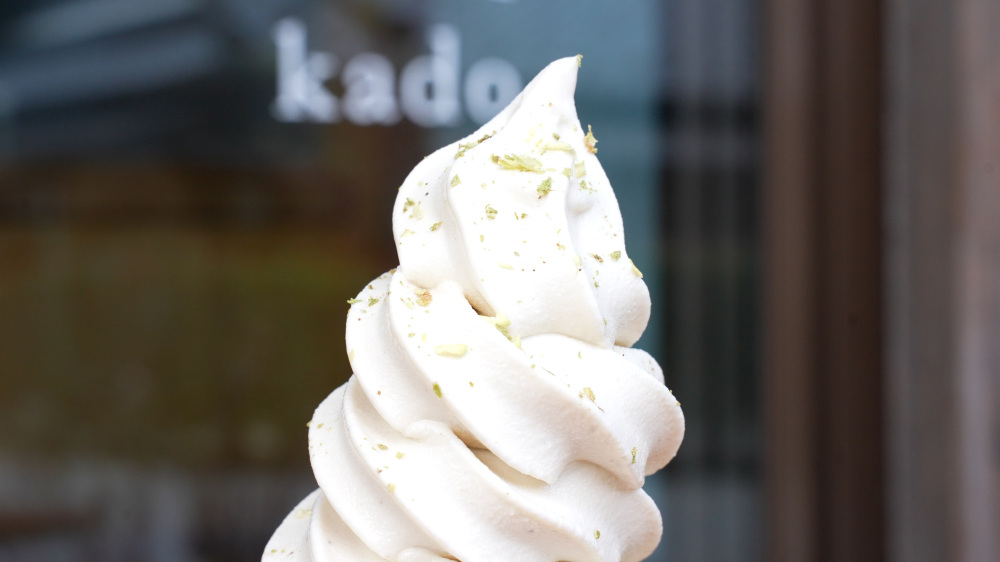 ミルで山椒をふりかけます。