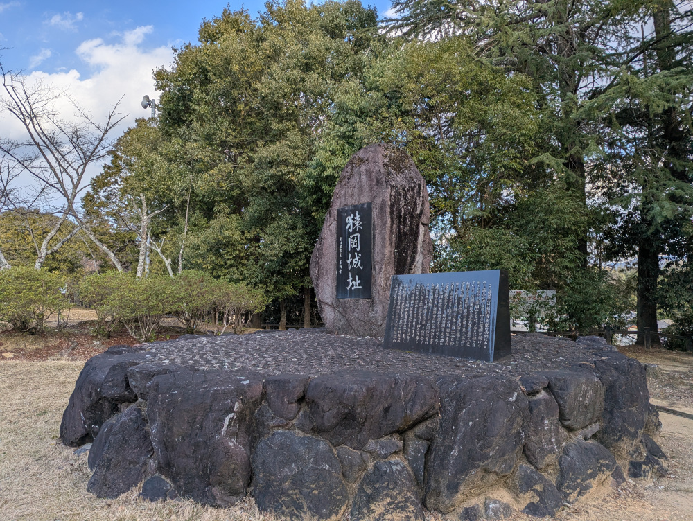 現在は秋葉山公園として整備されている猿岡城跡。粉河寺境内から歩いて山道を登り公園へ