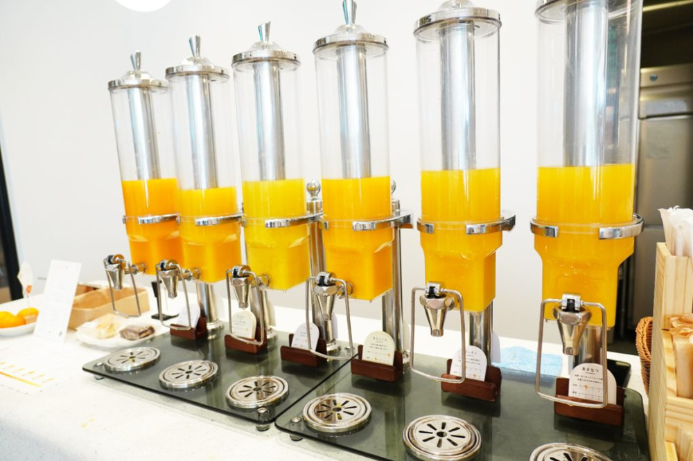 種類の異なるみかんジュースがずらり。