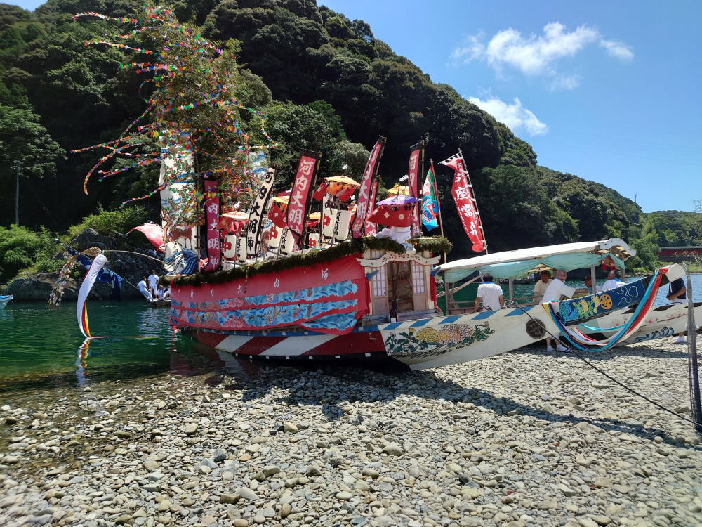 祭りの様子は熊野水軍の凱旋の姿を伝えたものといわれる