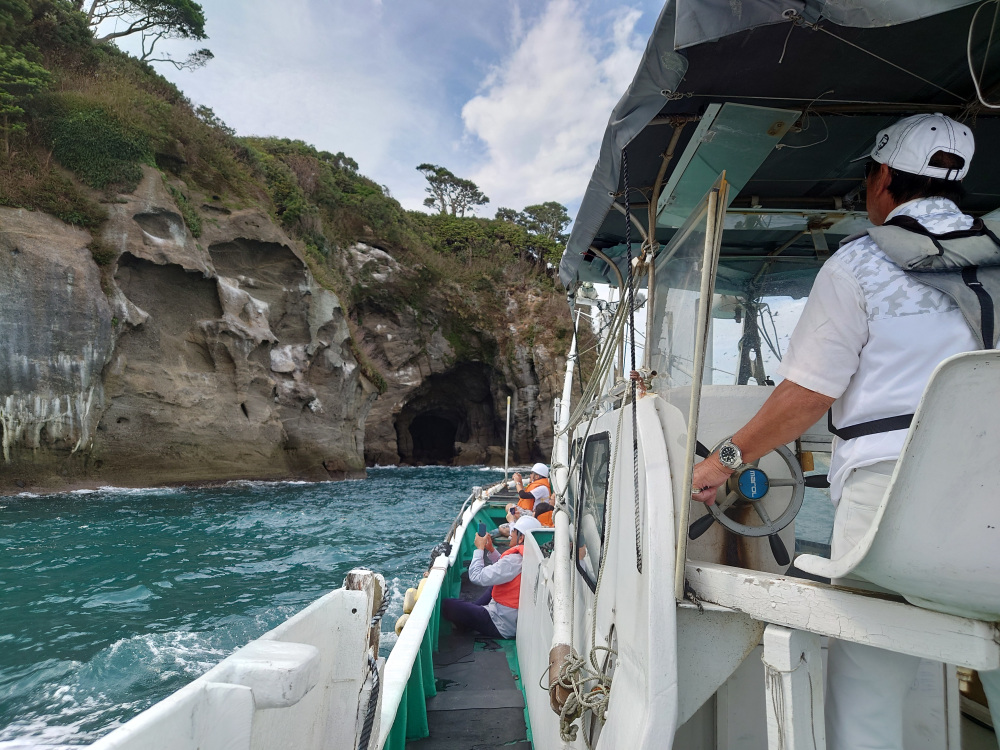 九龍島に上陸するには渡船を利用する必要がある