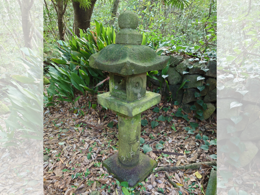 孔島厳島神社に残る太地鯨方が奉納した石灯籠