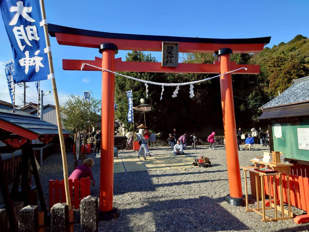 祭りでは獅子舞なども披露される