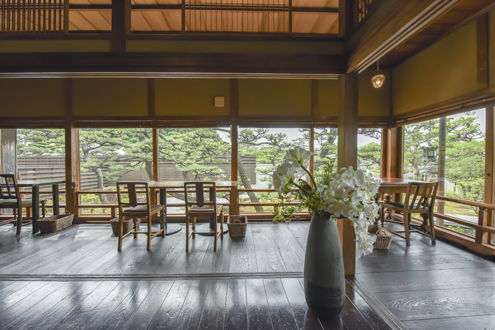 広々とした店内。