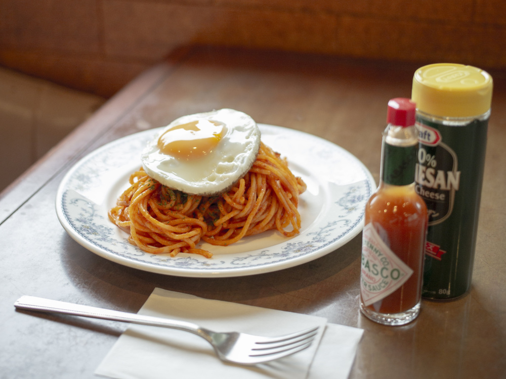 目玉焼きトッピングができる「ナポリタン」。