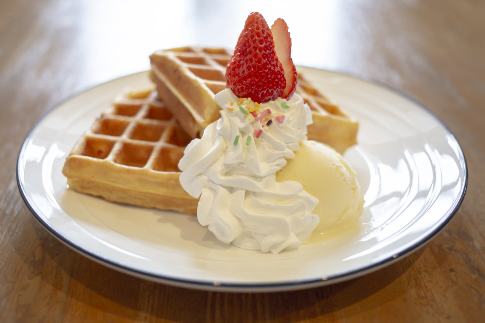 ワッフルの上のフルーツは季節によって変わるそう。