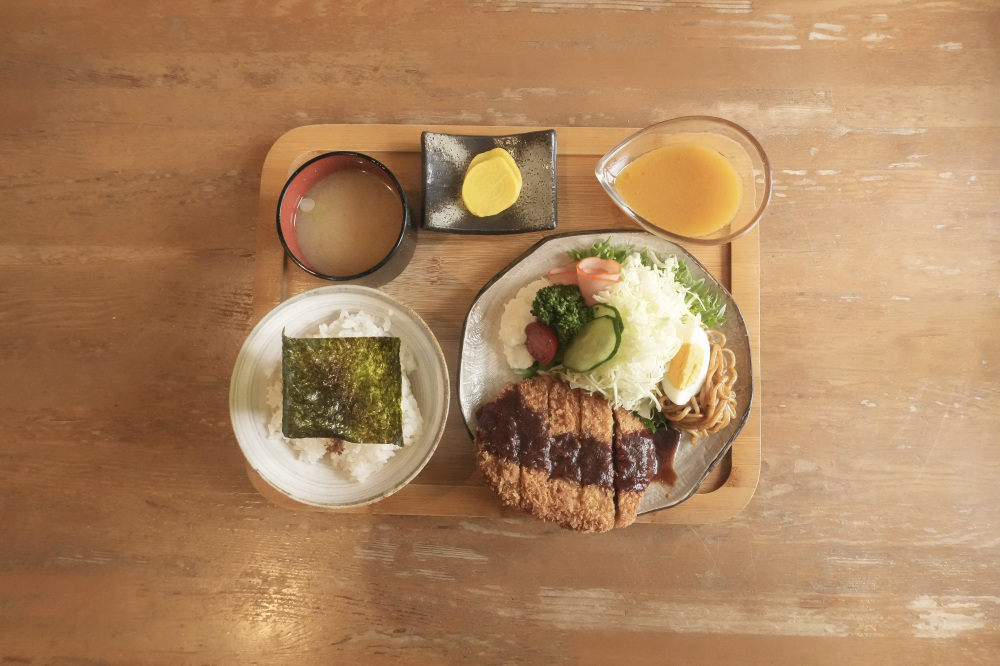 県民おすすめの「とんちゃん定食」。
