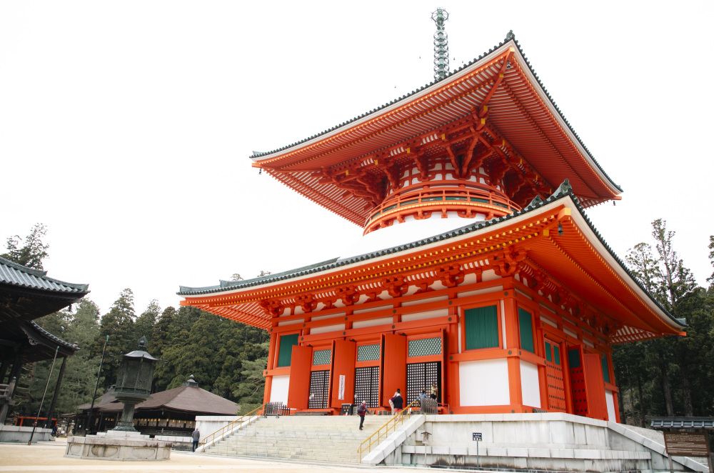 曼荼羅の世界が広がる根本大塔