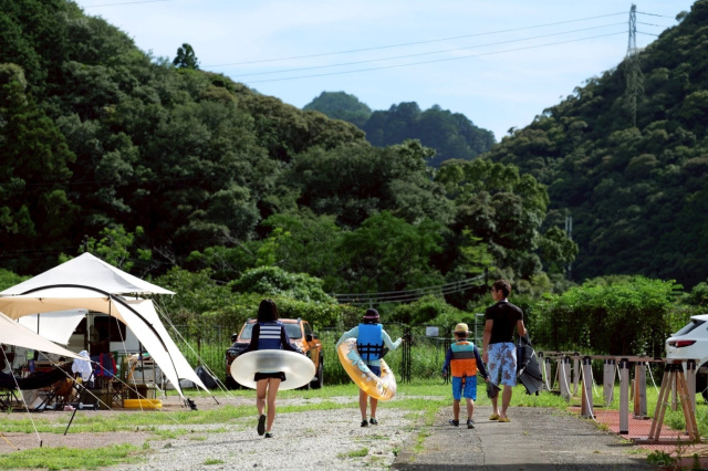 サイトから川遊びへ