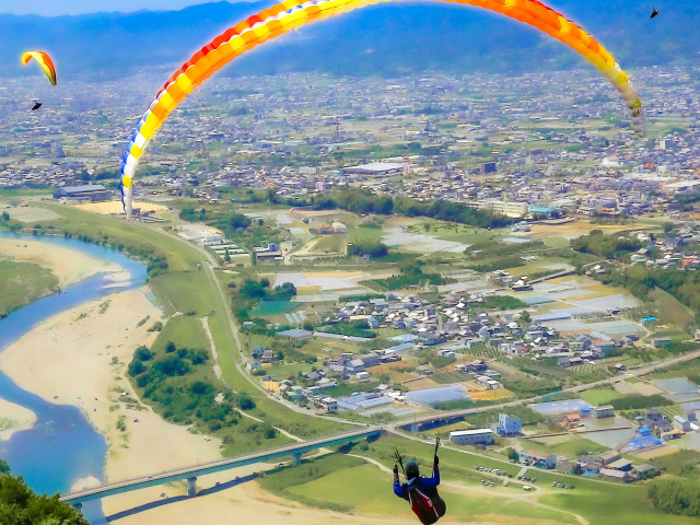 パラグライダーから見える紀の川と和歌山の絶景