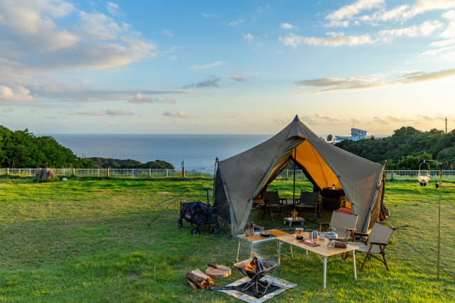 海はもちろん、川や温泉も一緒にキャンプを楽しめる！