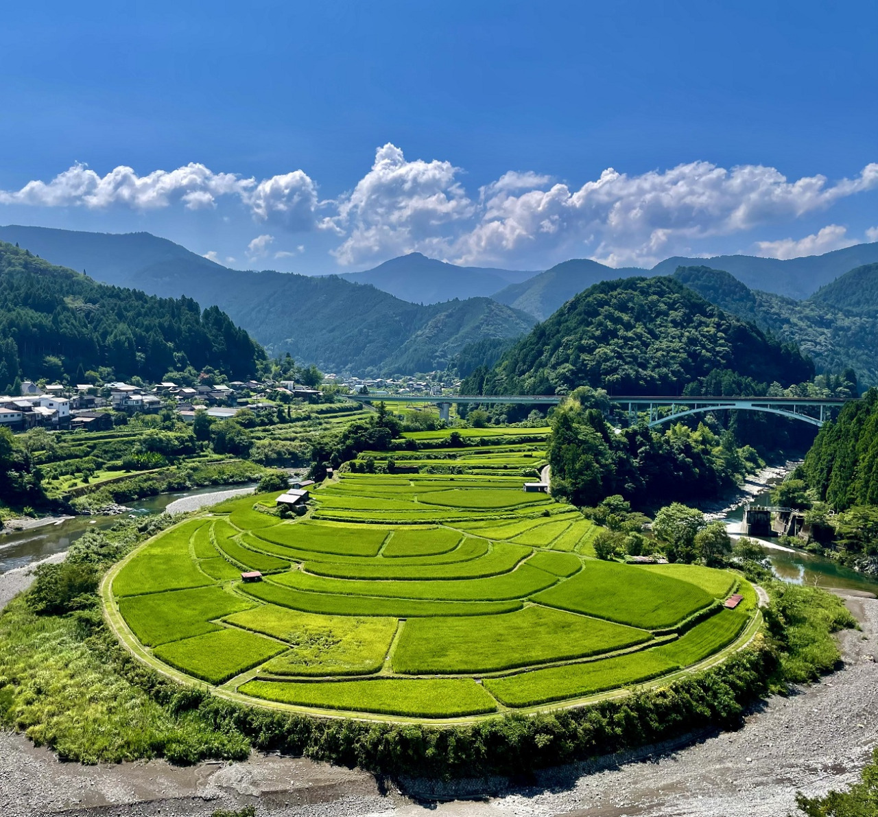 近くにはあらぎ島があります