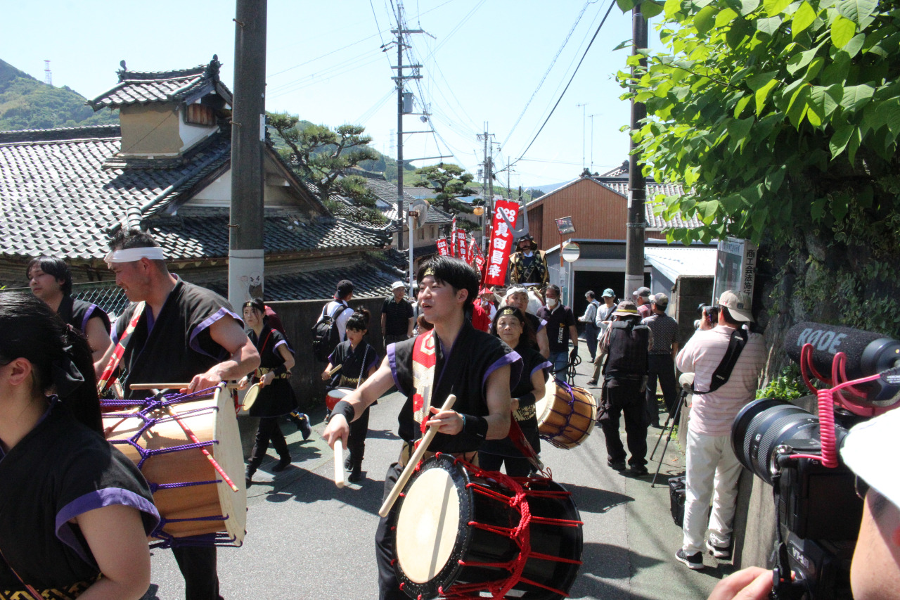 真田太鼓保存会の行列先導