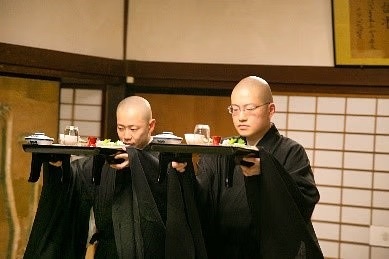 振舞膳体験（通常プラン）～高僧を食事でもてなす伝統的な儀礼…