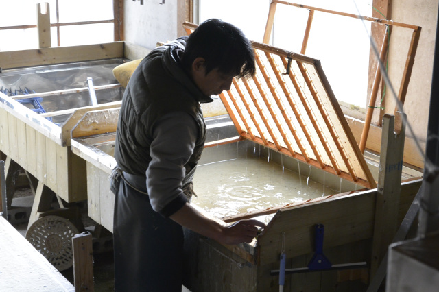 里山の工房で作る和紙あんどん／手漉き和紙工房あせりな