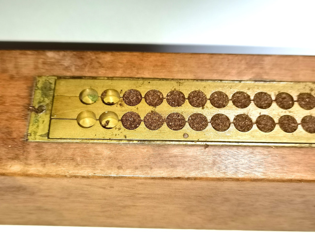 江戸時代のホンモノの扇形製丸器を使って、実際に丸薬を作る体…
